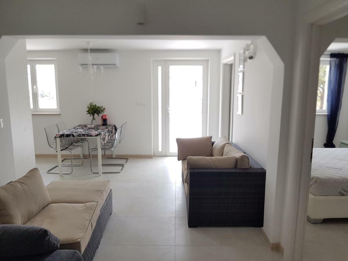Fig Tree Apartment Povlja  Exterior photo