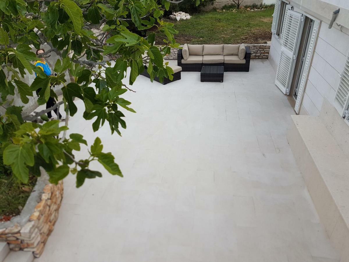 Fig Tree Apartment Povlja  Exterior photo