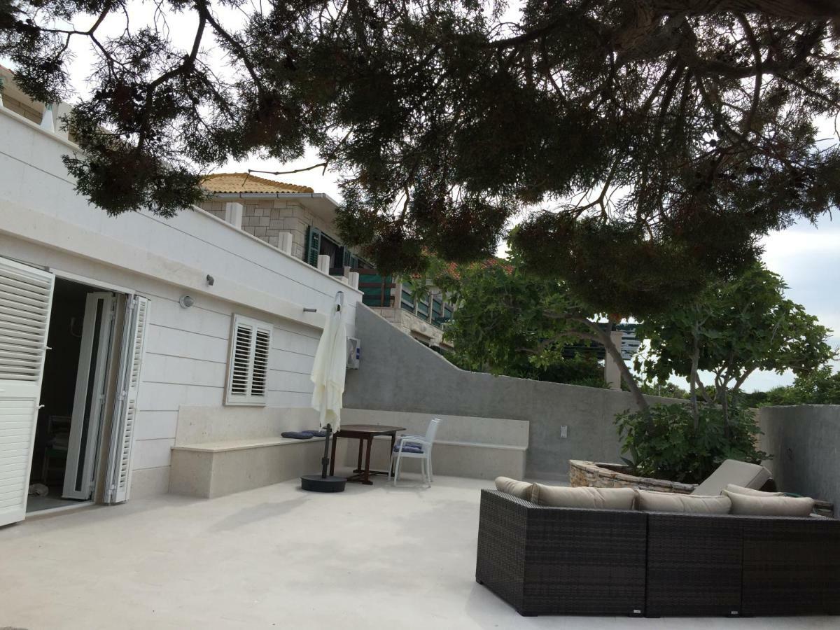 Fig Tree Apartment Povlja  Exterior photo